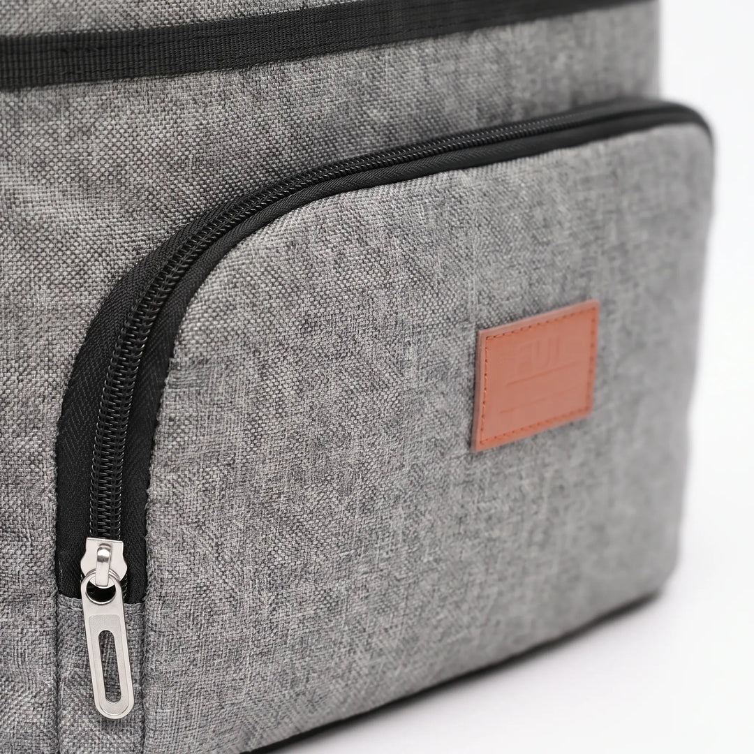 Soft foldable cooler bag, ideal food carrier for daily lunch, travel, or outdoor events. Unisex design.