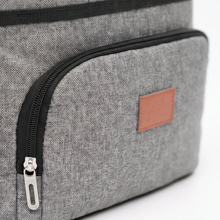 Soft foldable cooler bag, ideal food carrier for daily lunch, travel, or outdoor events. Unisex design.