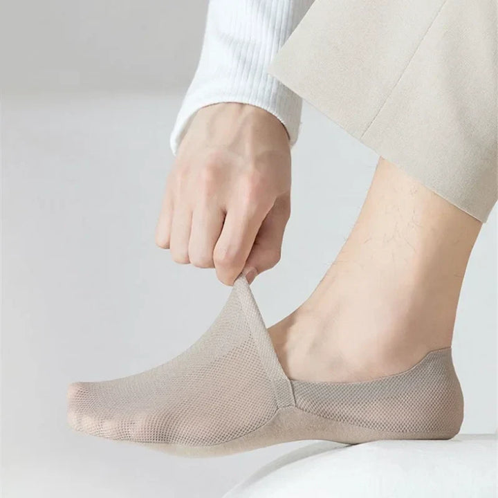 Everyday unisex no-show socks, invisible and anti-slip for secure foot comfort in any shoe.