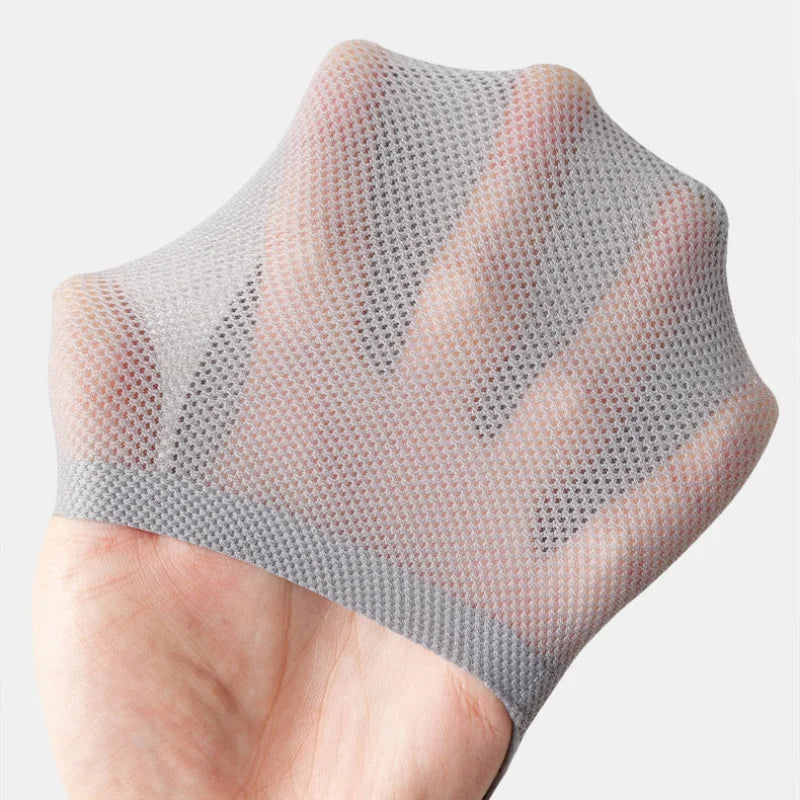 High-quality unisex no-show anti-slip socks, invisible under shoes for ultimate comfort & grip.