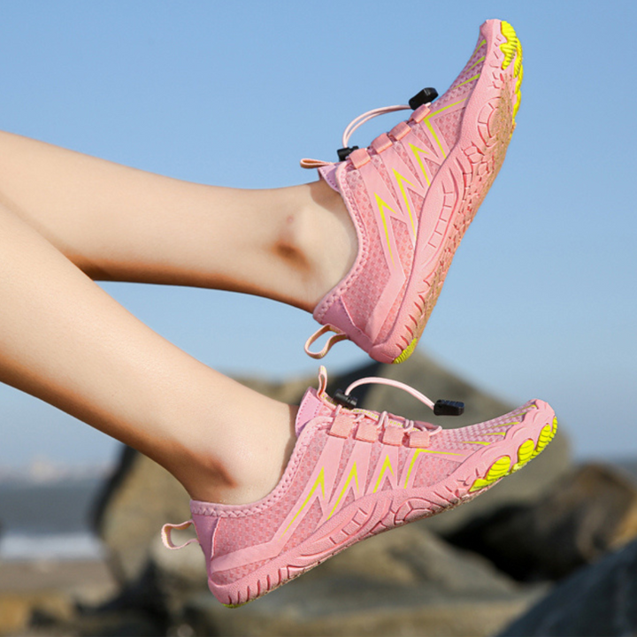 Breathable mesh upper on lightweight barefoot shoes, ideal for active lifestyles.