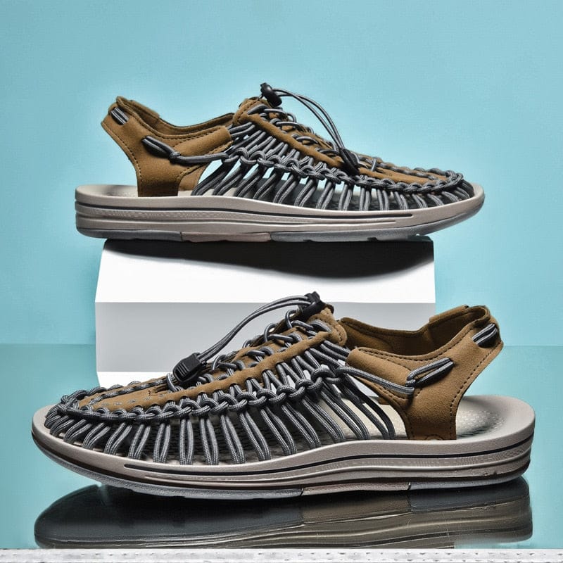 Everyday unisex footwear: Lightweight comfort sandals, perfect for summer walks.
