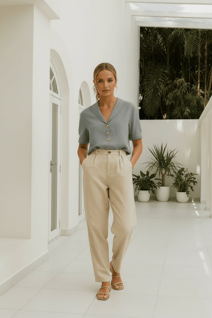 Versatile basic unisex t-shirt for minimalist fashion. An effortless layering piece for everyday wear.
