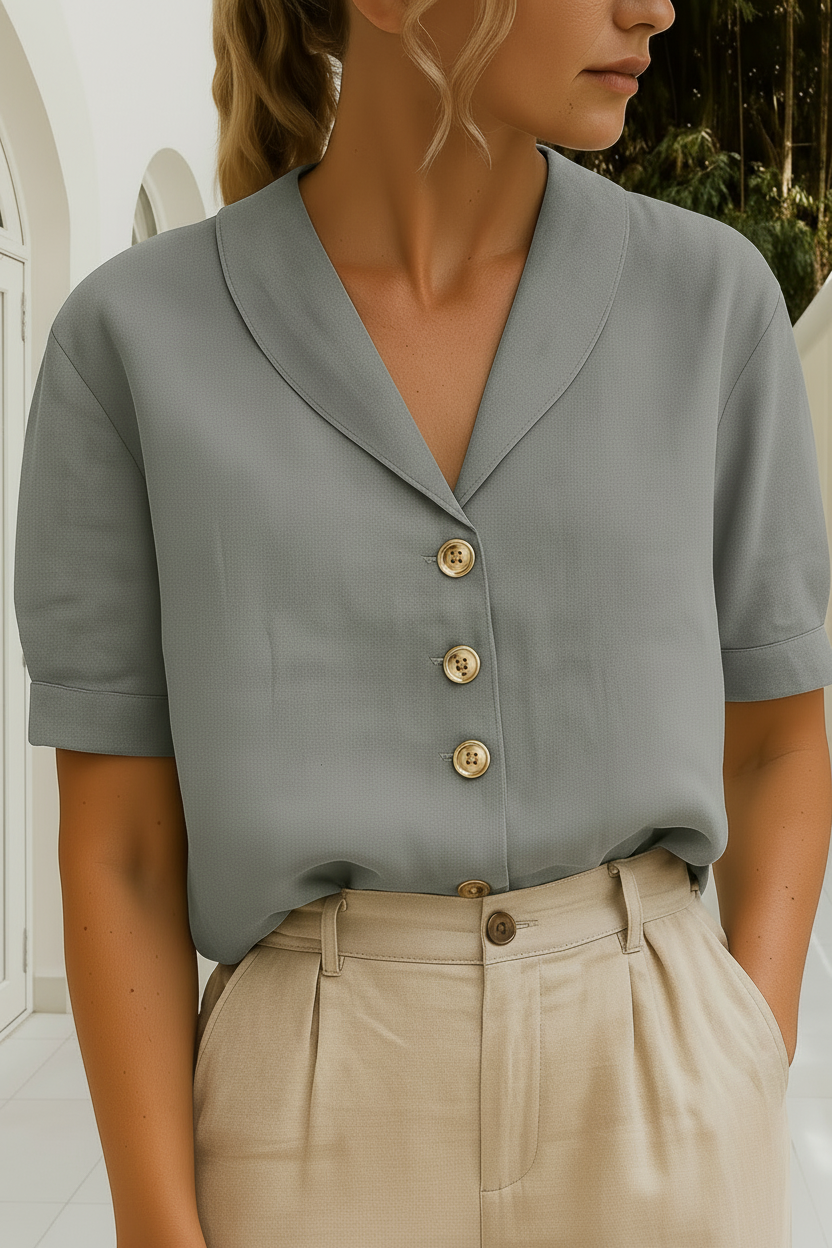 Comfortable, lightweight unisex t-shirt; an essential basic for versatile everyday layering and casual style.
