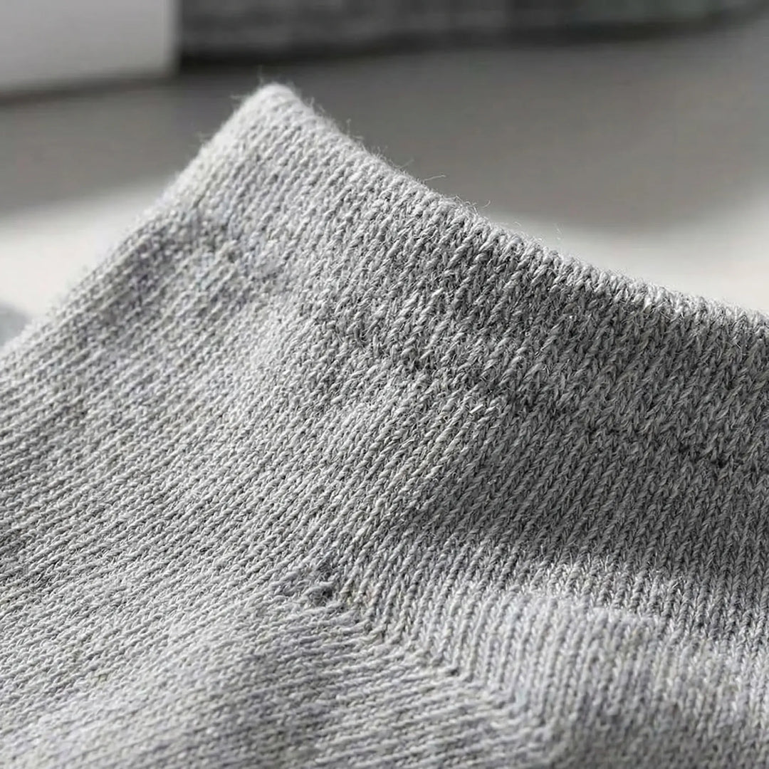 Soft low-cut unisex socks, designed for everyday wear and active lifestyles.
