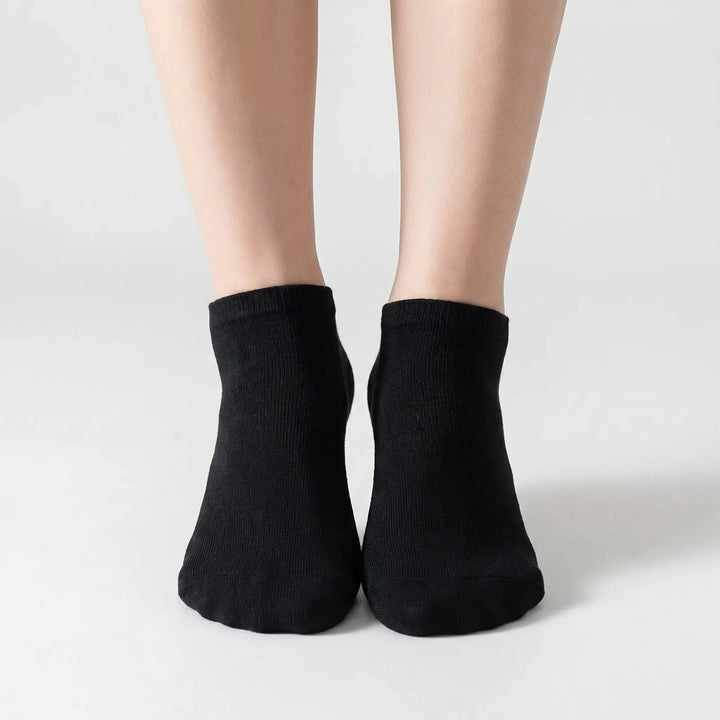 Everyday casual low-cut socks, providing breathable comfort for unisex feet.