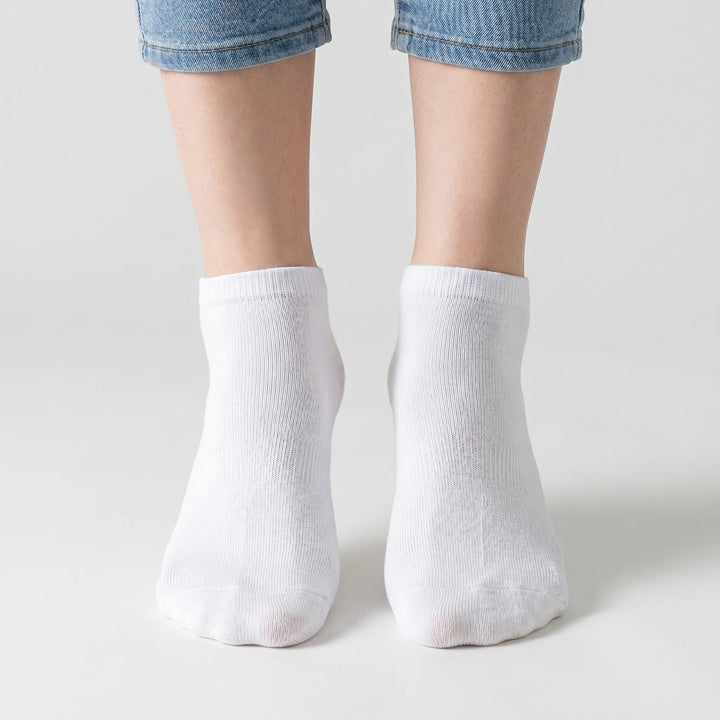 Sporty ankle socks for unisex use, featuring a low-cut design for ultimate comfort and fit.