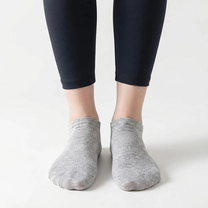 Essential low-cut ankle socks, comfortable and durable for daily wear by men and women.