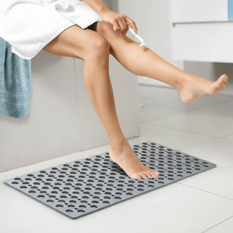 Textured surface shower mat provides strong grip & anti-slip security for seniors and families.