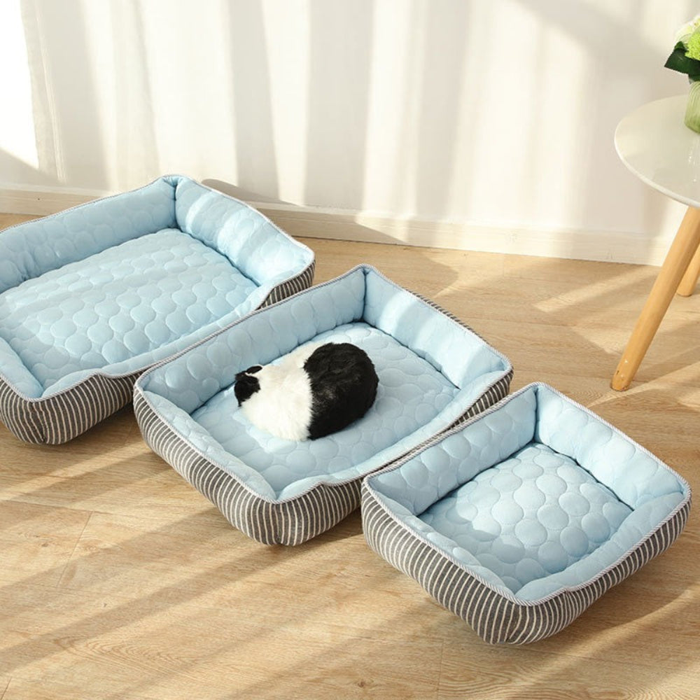 Portable summer pet bed with cooling gel technology, a comfortable dog accessory for relaxation