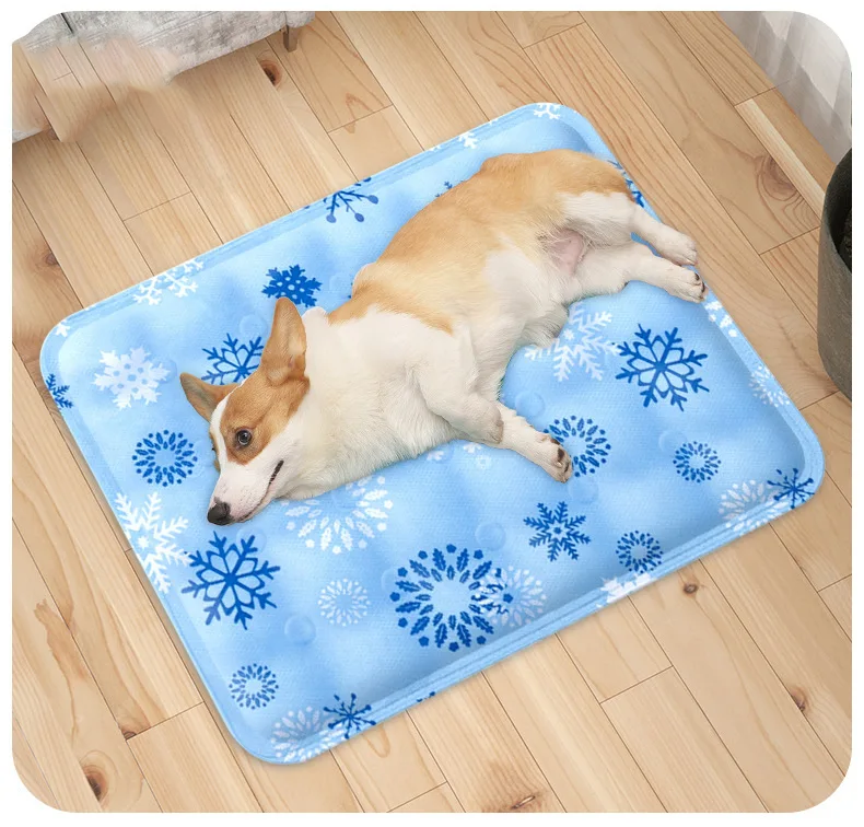 Unisex pet cooling mat with blue gel technology, ideal for a dog or cat's summer comfort.