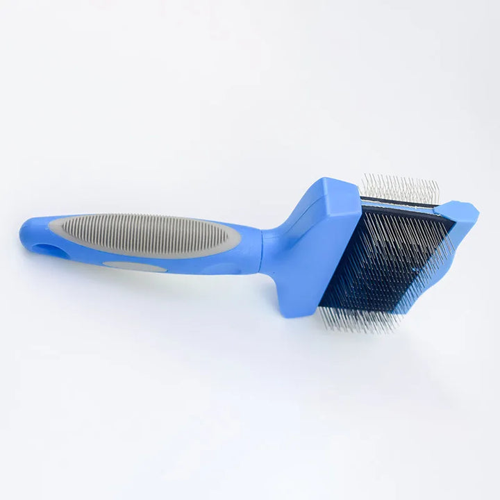Close-up of pet detangling brush bristles, effective for shampooing and fur removal on cats and dogs