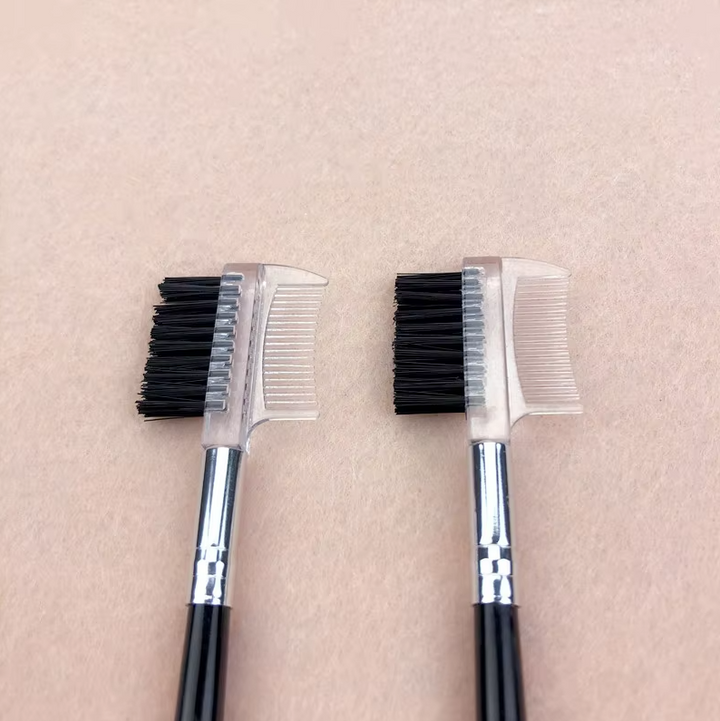 Grooming comb for pets, double-sided, designed to remove eye tear stains from dogs and cats