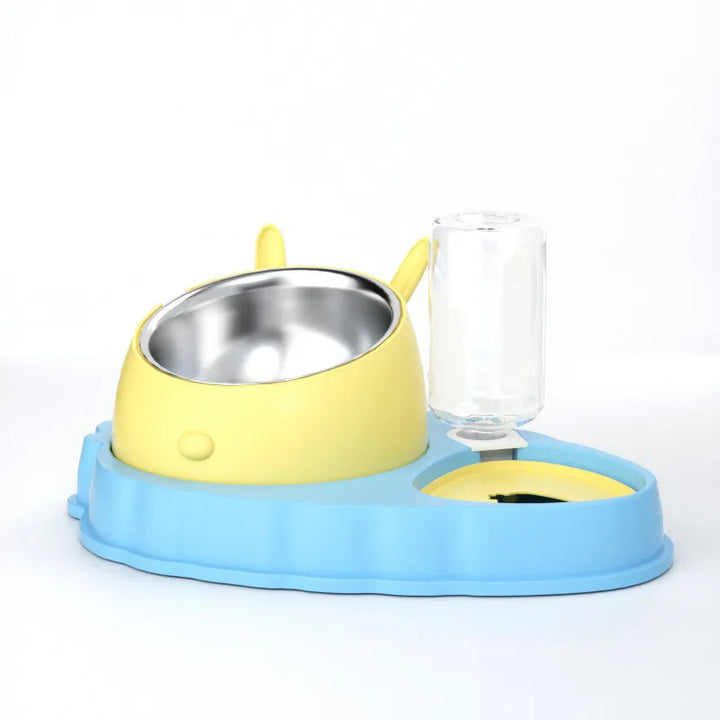 Compact pet feeding station with automatic water supply, a practical solution for pet hydration