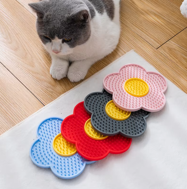 Unisex pet flower lick mat for stress relief, slow feeder with suction cups for cats & dogs