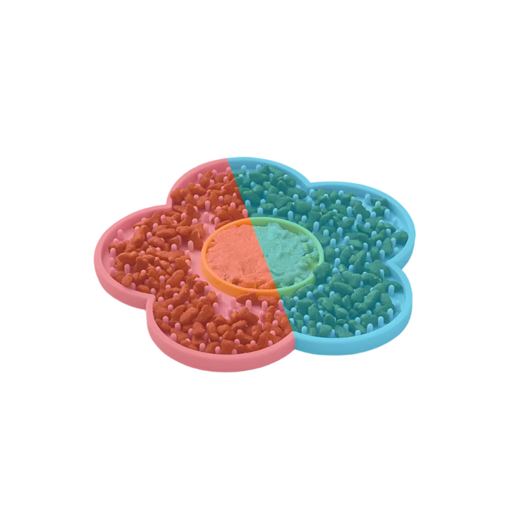 Round flower-shaped pet lick mat, slow feeder for wet food or treats, promoting calm & digestion
