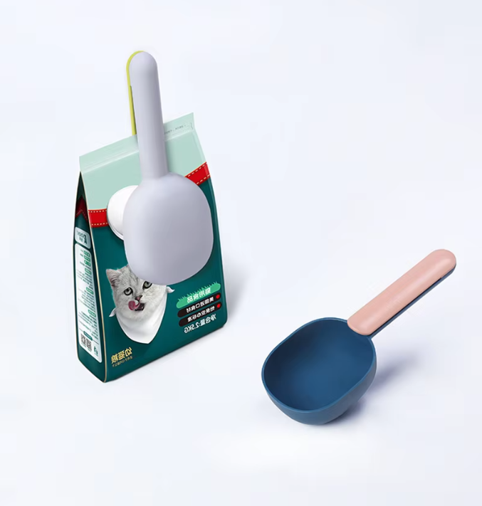 Ergonomic pet food measuring spoon for accurate feeding of cats and dogs, features a convenient hook.