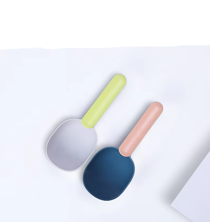 Essential pet accessory: measuring spoon with hook for easy and accurate pet food dispensing.