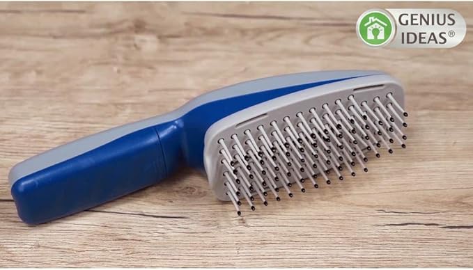 Easy-clean dog and cat brush, ideal for petcare, leaves fur smooth and shiny.
