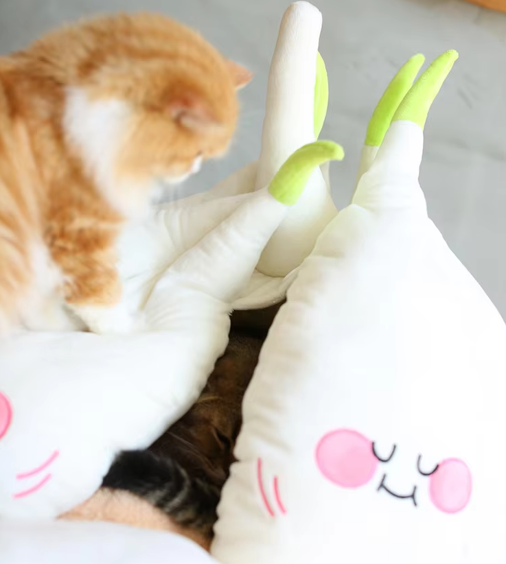 Small pet bed: soft garlic design cat cave, perfect cozy retreat
