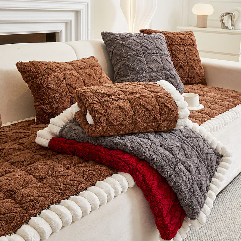 Soft velvet plaid couch cover, unisex design, anti-slip to protect furniture from pet damage.