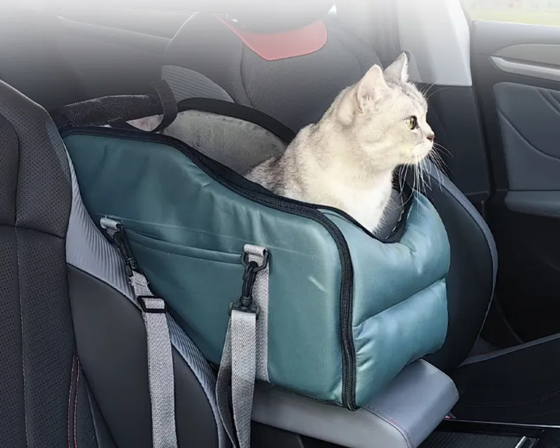 Portable cat carrier bag with shoulder strap, convenient for pet travel
