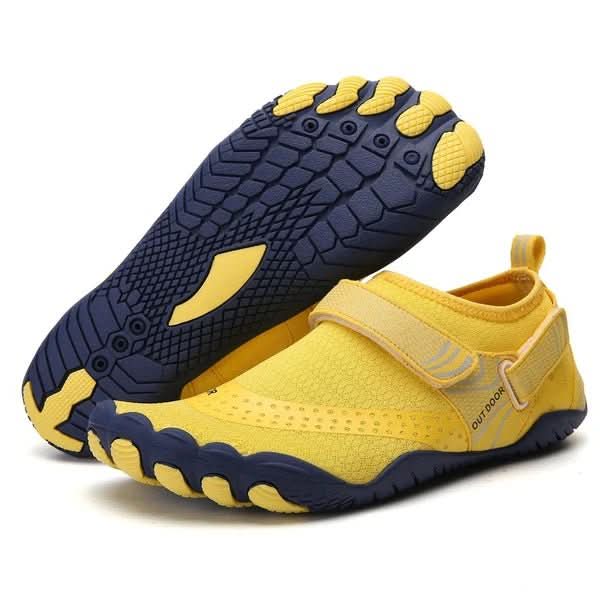 Summer vacation essential: unisex quick-dry water shoes with adjustable strap, perfect for beach, swimming & outdoor fun.