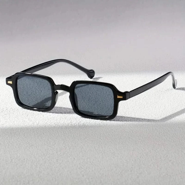 Fashionable retro square sunglasses for unisex. Lightweight anti-glare shades, perfect stylish eyewear & eye protection.