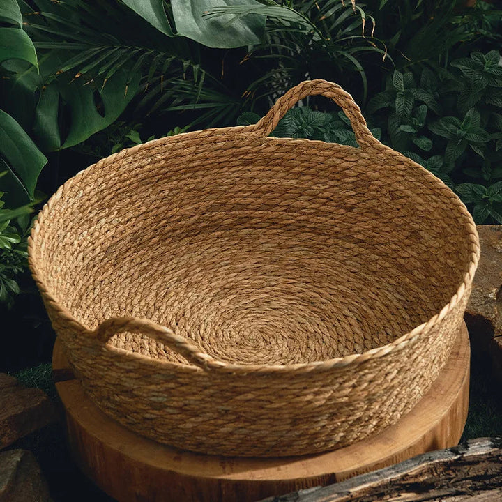 Sustainable bamboo and rattan pet bed, round shape, ultimate comfort for cats and dogs
