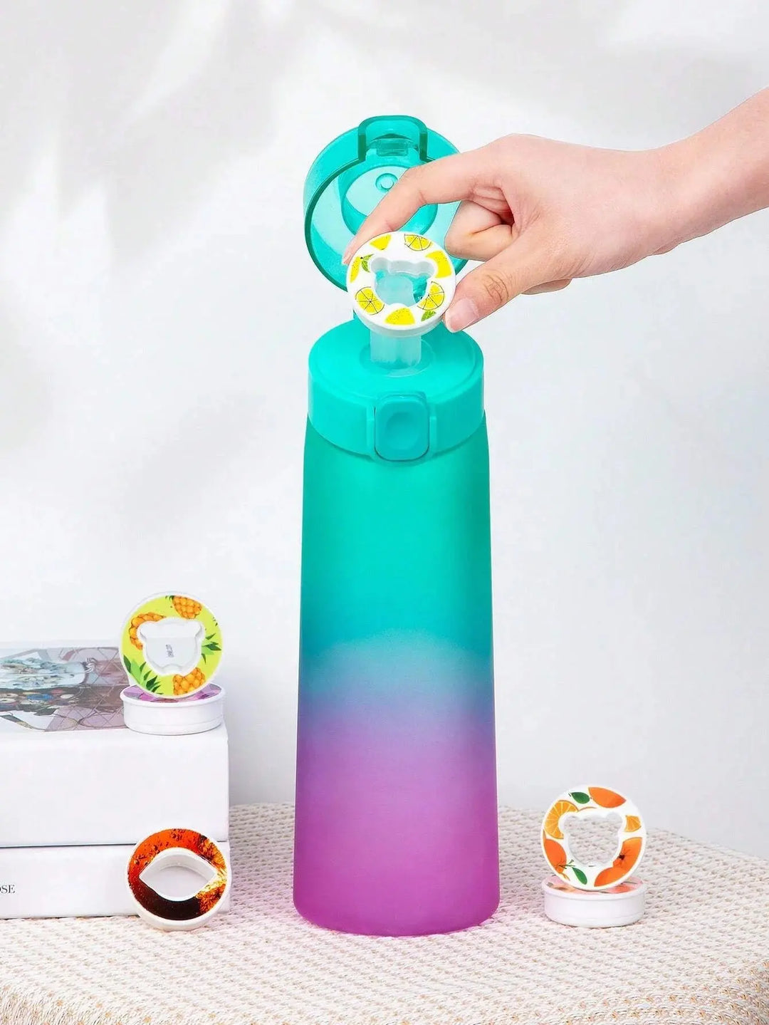 Eco-conscious 0.65L water bottle, offers healthy, flavored hydration via scent.