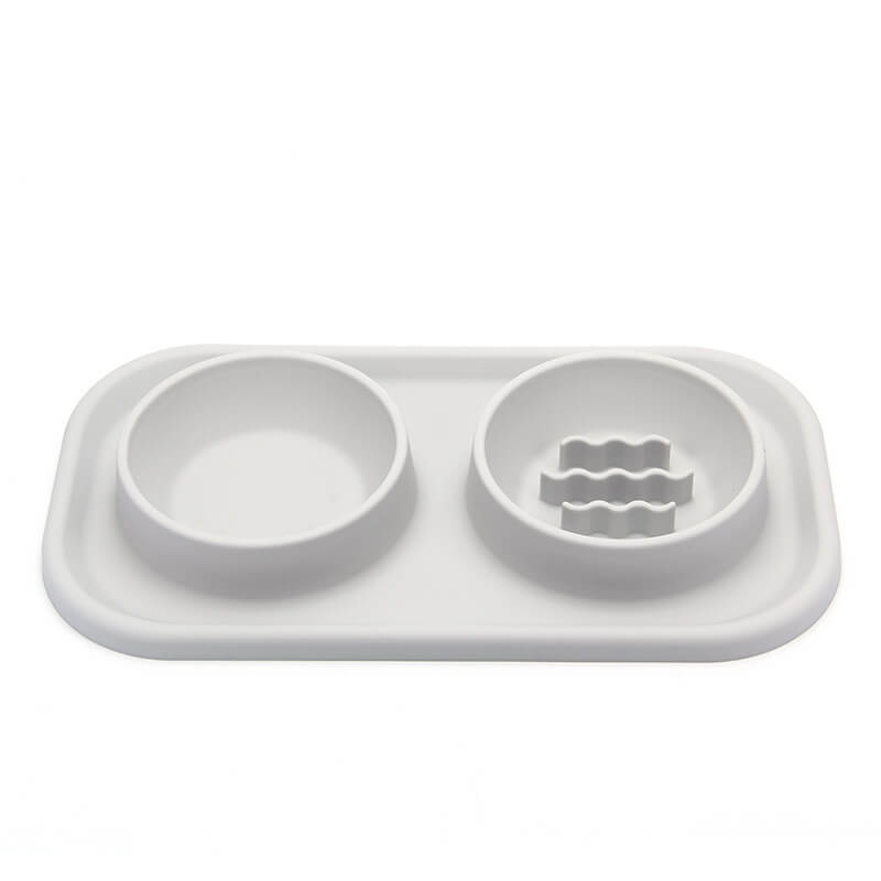 Innovative pet bowl: two-in-one silicone design with a slow feeder for healthy dog and cat eating.