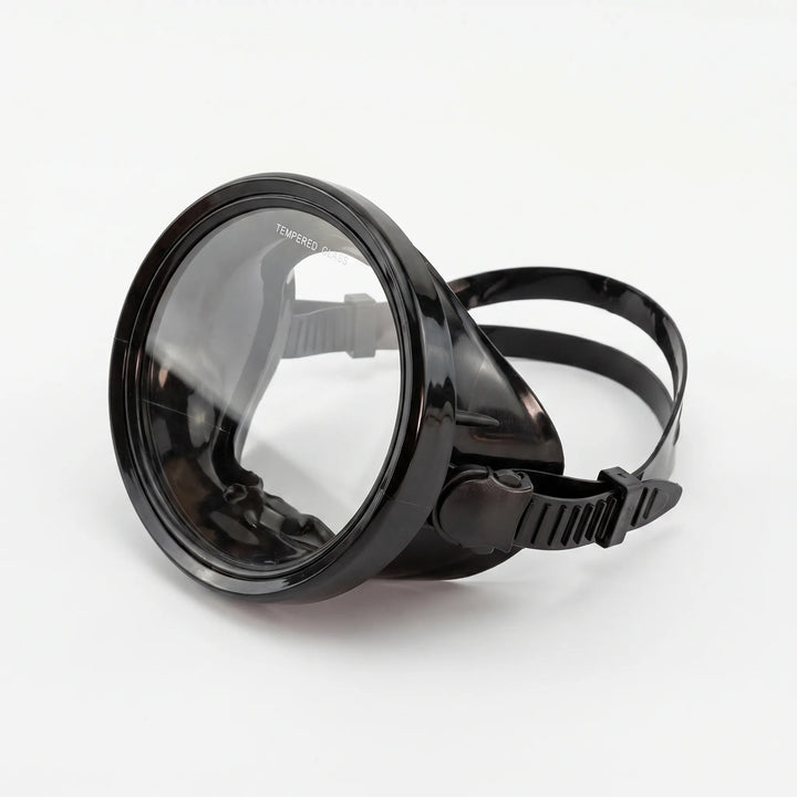 Essential swim gear: unisex single-lens diving mask with tempered glass for crystal clear underwater views.