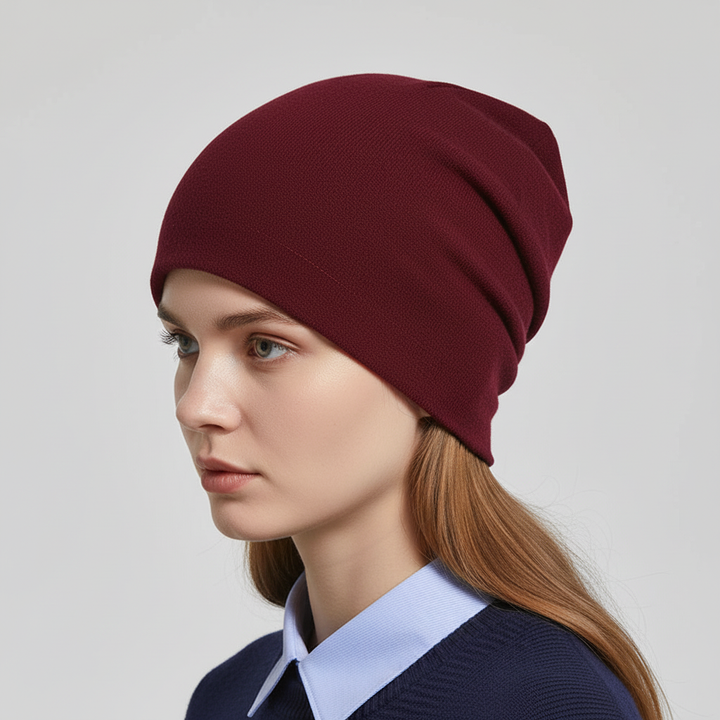 Trendy slouchy beanie, offering stylish comfort as a unisex autumn fashion accessory for cozy wear.