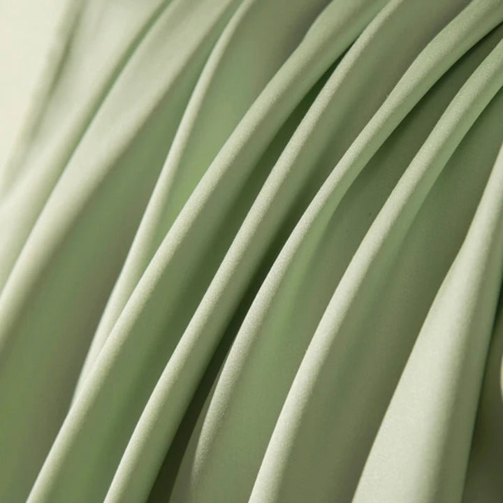 High-quality cotton fitted sheet with deep pockets, ensuring a smooth, wrinkle-free bedding experience.