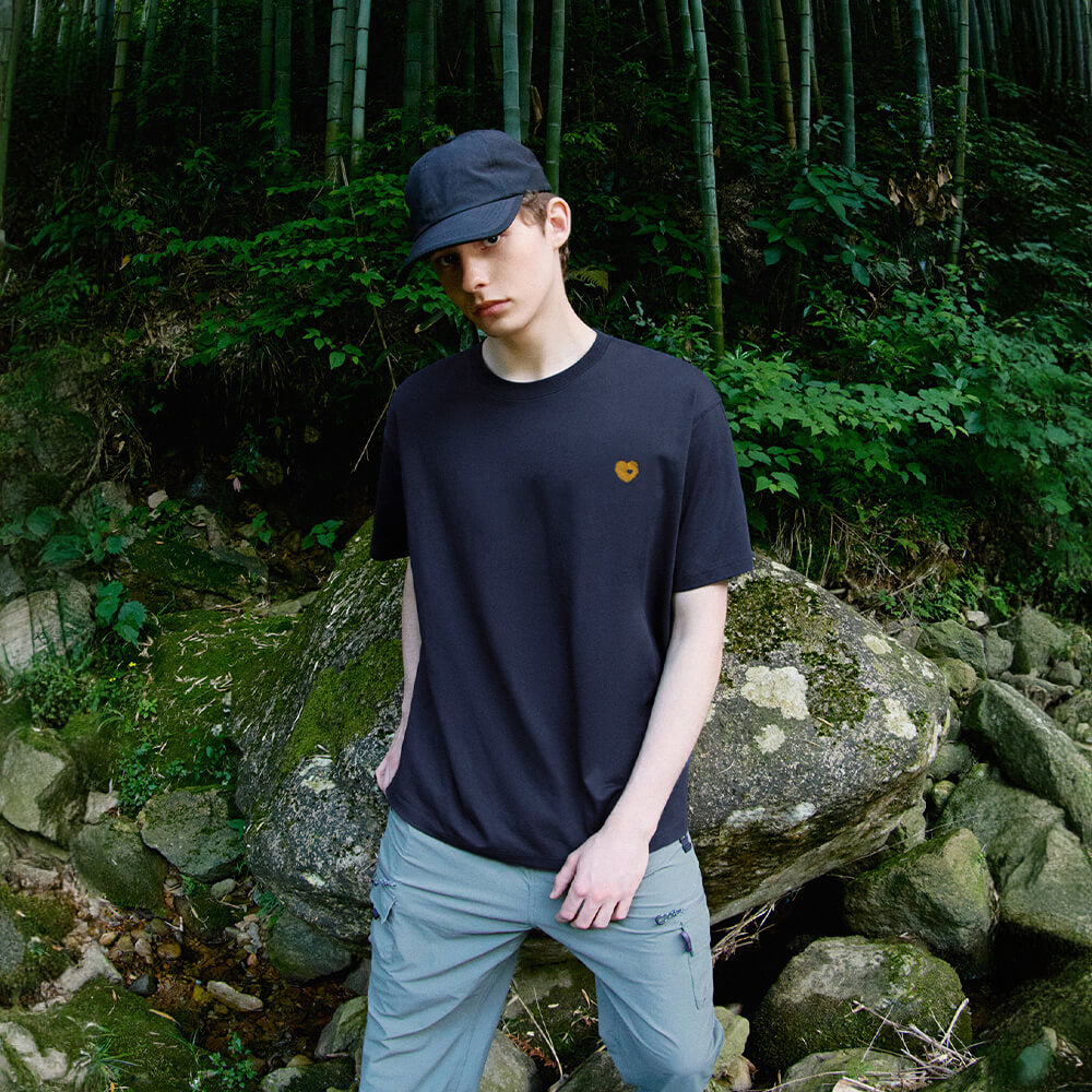 Pet-resistant, cooling t-shirt with a lightweight, breathable feel. Solid color