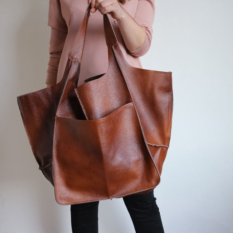 High-quality unisex travel bag, perfect for road trips and weekend excursions.
