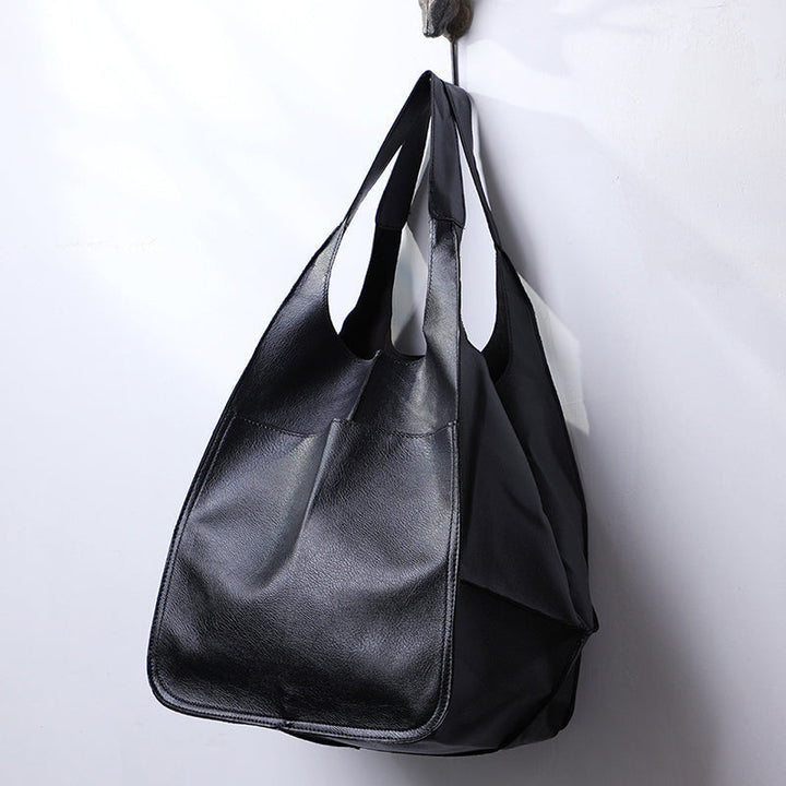 Functional shoulder travel bag, offering ample space for all your belongings.