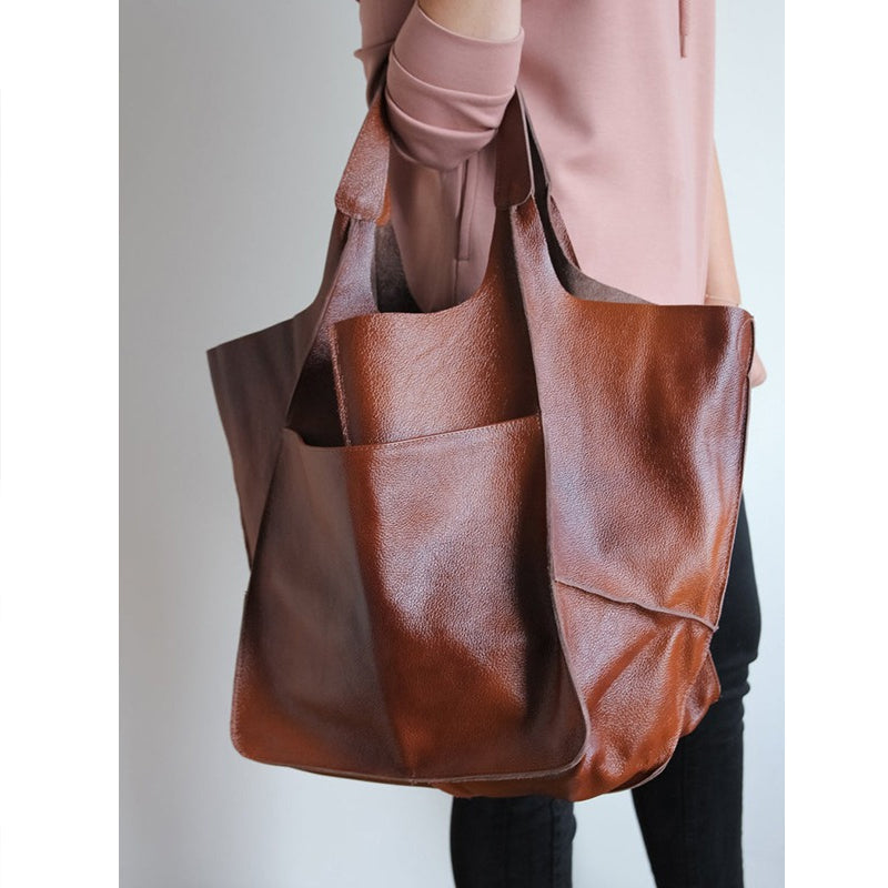 Chic large capacity duffel, a perfect blend of style and utility for travelers.