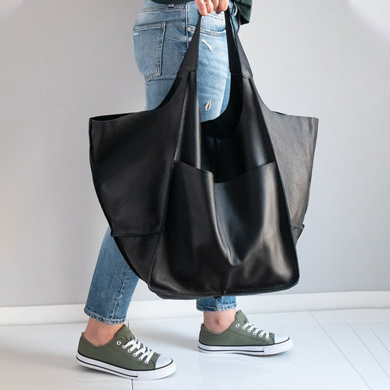 Oversized unisex travel bag, ideal for packing everything for a long weekend.