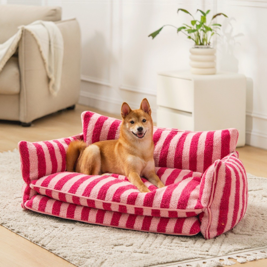 Cozy striped pet bed made of faux lambswool, ideal for cats and small dogs