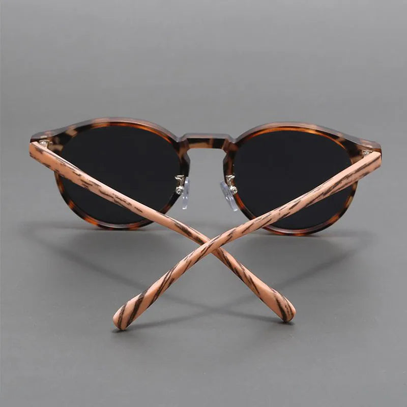 Fashionable round sunglasses, unisex design, perfect for adding a stylish touch to any summer outfit. Offers UV protection.