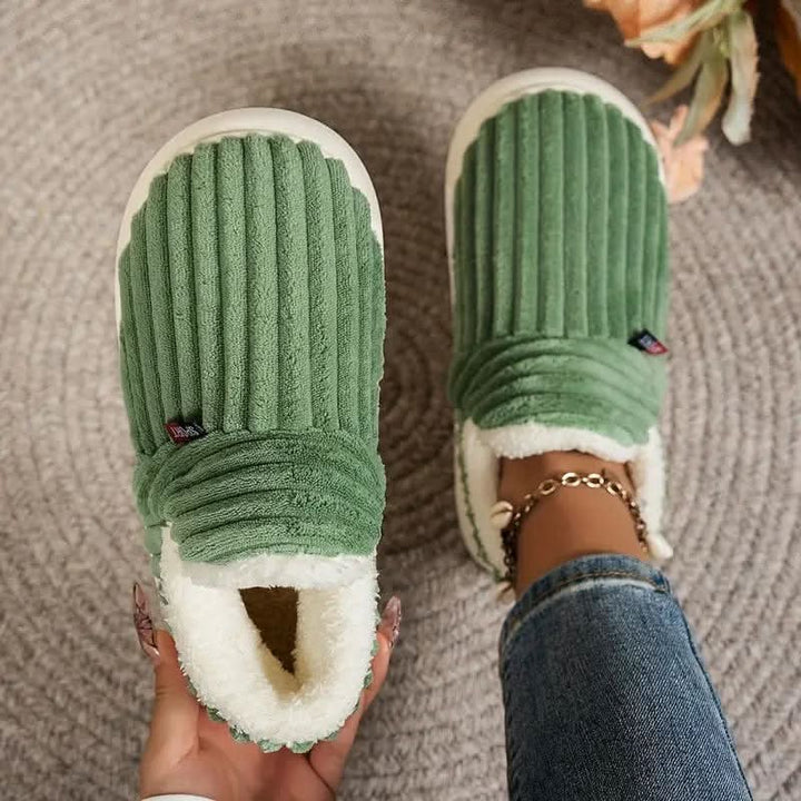 Unisex thermal house slippers for winter warmth. Plush lining, cozy comfort.