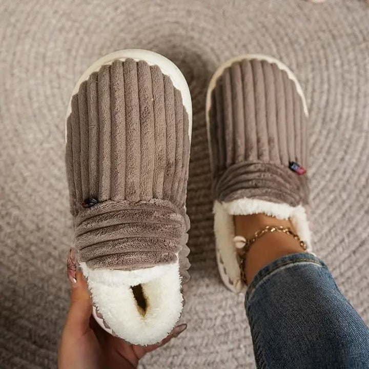 Indoor thermal slippers with non-slip sole, ensuring safe and cozy winter warmth for all.
