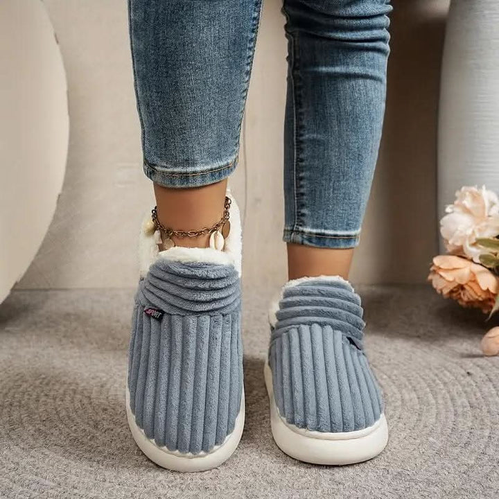 Unisex thermal house slippers with a durable non-slip sole, ideal for winter indoor wear.