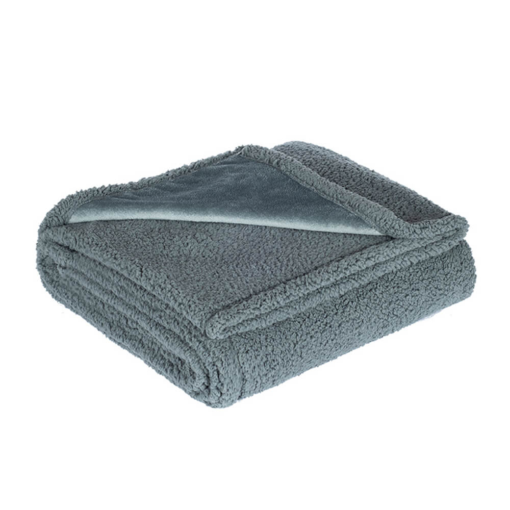 Comfortable waterproof flannel sherpa fleece pet blanket, a versatile dog bed for home and travel