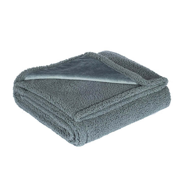 Comfortable waterproof flannel sherpa fleece pet blanket, a versatile dog bed for home and travel