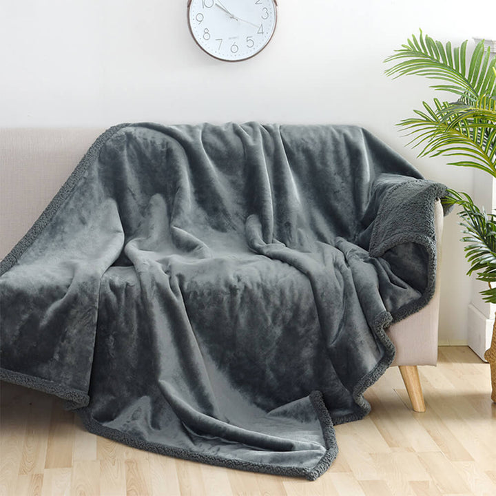 Soft pet blanket, waterproof flannel sherpa fleece, perfect for dog beds and travel pet supplies