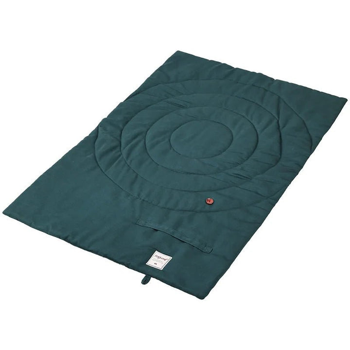 Unisex pet mat in an outdoor setting, emphasizing its waterproof and easy-to-clean design.