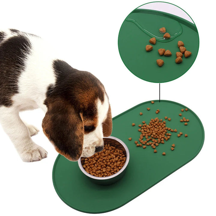 Durable silicone pet mat, waterproof, non-slip, ideal for messy dog or cat eaters, easy to clean