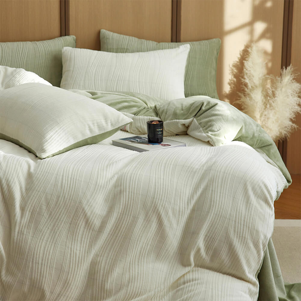 Warm and inviting wavy line milk velvet bedding set, great for winter nights.